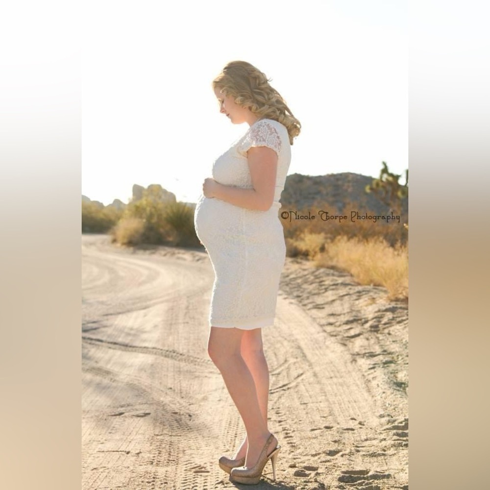 Pinkblush Bodycon Cream Lace Short Sleeve Maternity Dress Size Small Fully Lined